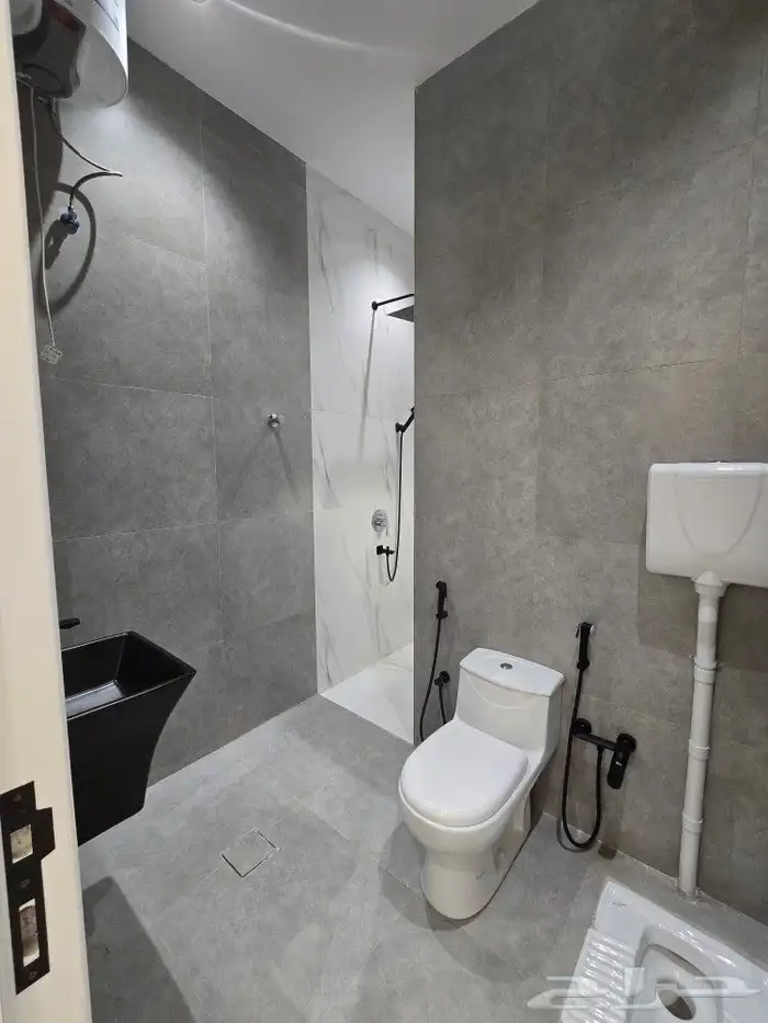 للبيع أدوار ارضيه 6غرفVIPحوش مدخل سياره580ألف مقابل نادي ضمك 20