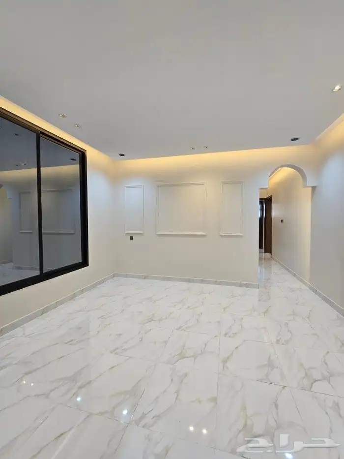 للبيع دور أرضي 6غرف بحوش ومدخل سياره من550 ألف طريق الثمانين 18