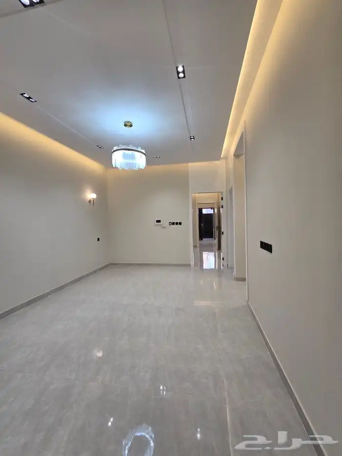 للبيع أدوار ارضيه 6غرفVIPحوش مدخل سياره580ألف مقابل نادي ضمك 24