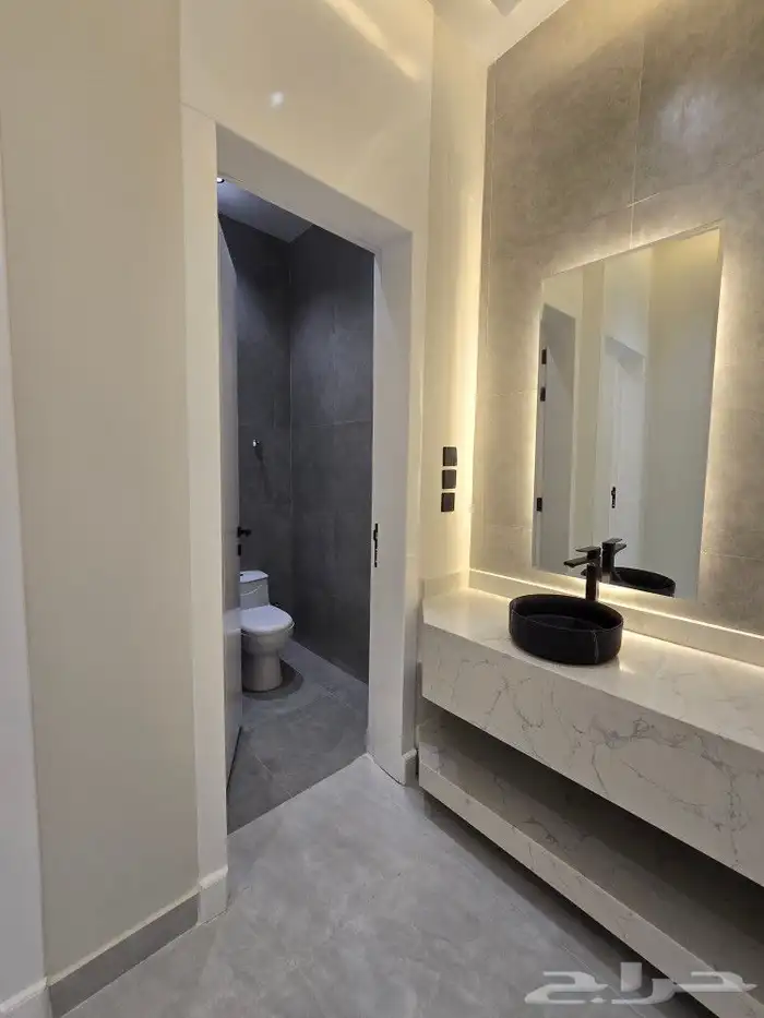 للبيع أدوار ارضيه 6غرفVIPحوش مدخل سياره580ألف مقابل نادي ضمك 17