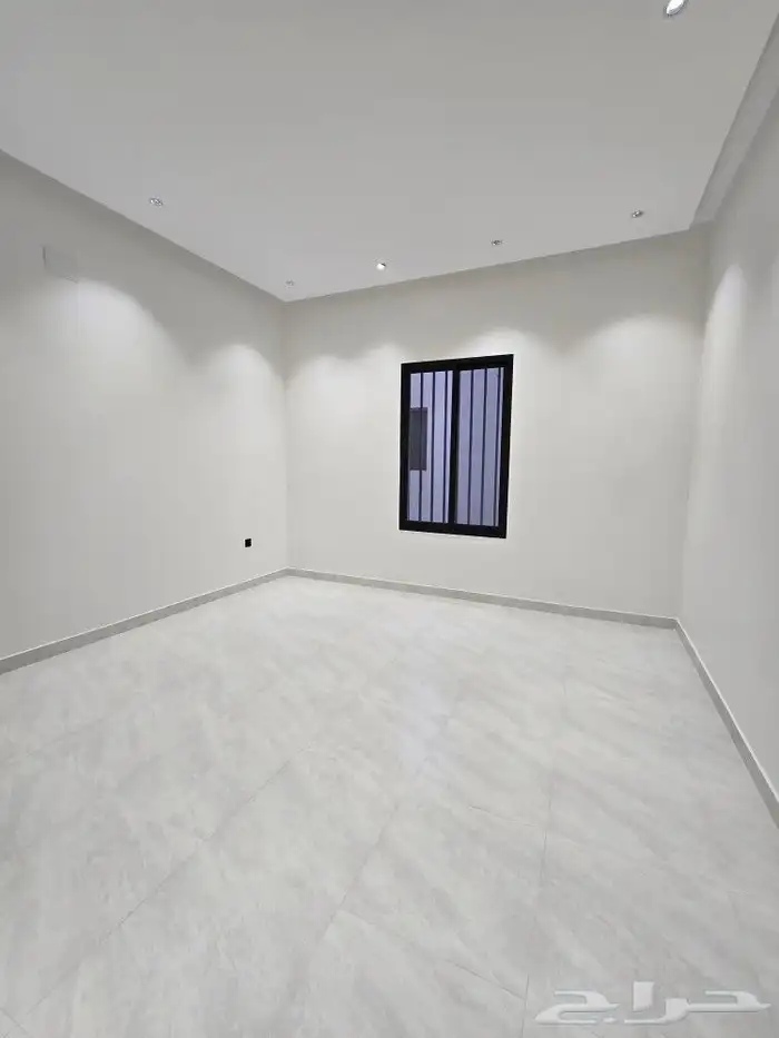 للبيع روف علوى مع ملحق تشطيبVIPحوش وبايكه700 ألف درة المحالة 26