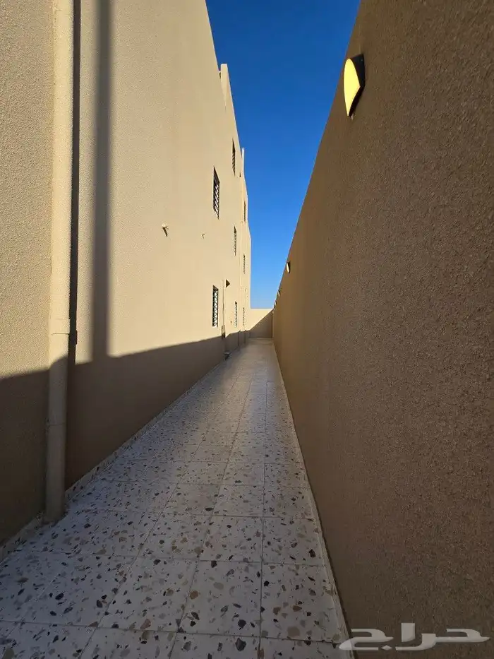 للبيع دور أرضي 6غرف بحوش ومدخل سياره من550 ألف طريق الثمانين 5