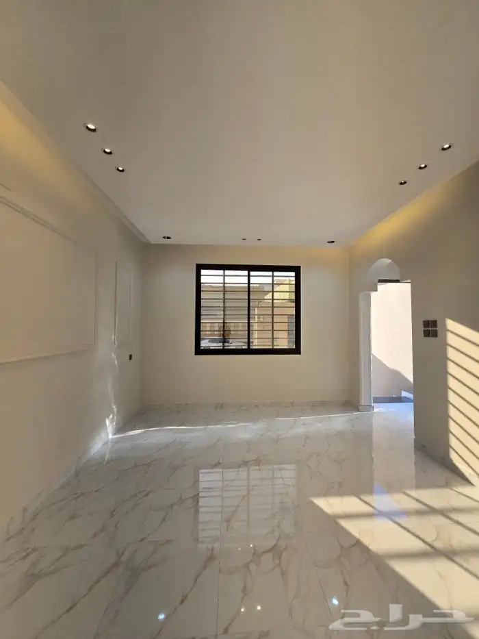 للبيع دور أرضي 6غرف بحوش ومدخل سياره من550 ألف طريق الثمانين 8