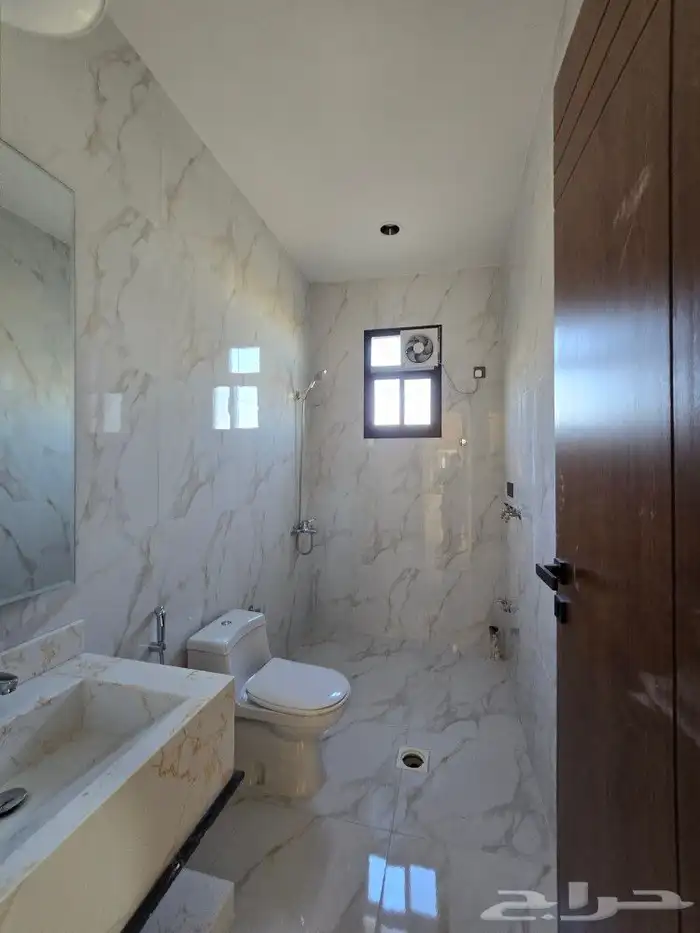 للبيع دور أرضي 6غرف بحوش ومدخل سياره من550 ألف طريق الثمانين 23