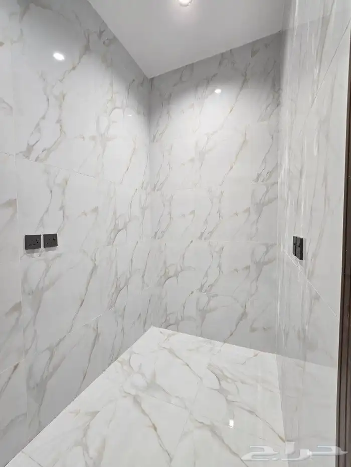 للبيع دور أرضي 6غرف بحوش ومدخل سياره من550 ألف طريق الثمانين 17