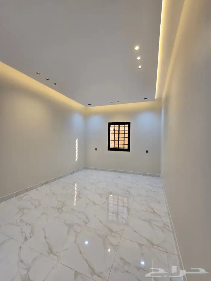 للبيع دور أرضي 6غرف بحوش ومدخل سياره من550 ألف طريق الثمانين 12