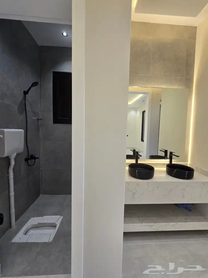 للبيع أدوار ارضيه 6غرفVIPحوش مدخل سياره580ألف مقابل نادي ضمك 10