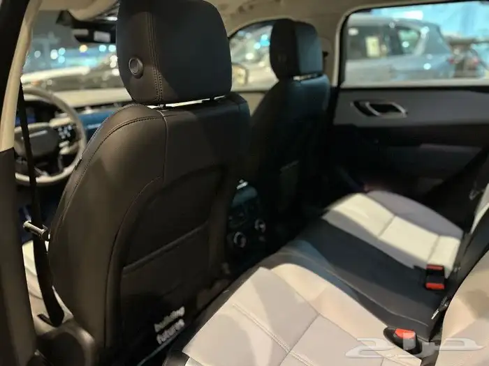 لاند روفر فيلار 2025 4