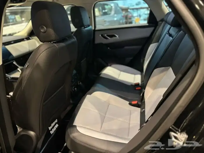 لاند روفر فيلار 2025 5