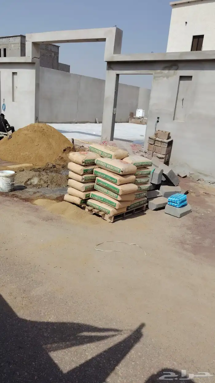 يوجد قلاب لنقل مواد البناء اسمنت بطحه بللك عتب بندوره ومخالف 1