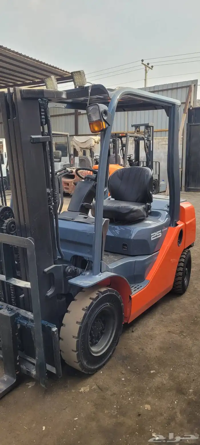 للبيع رافعة شوكية تويوتا 2.5 طن 1