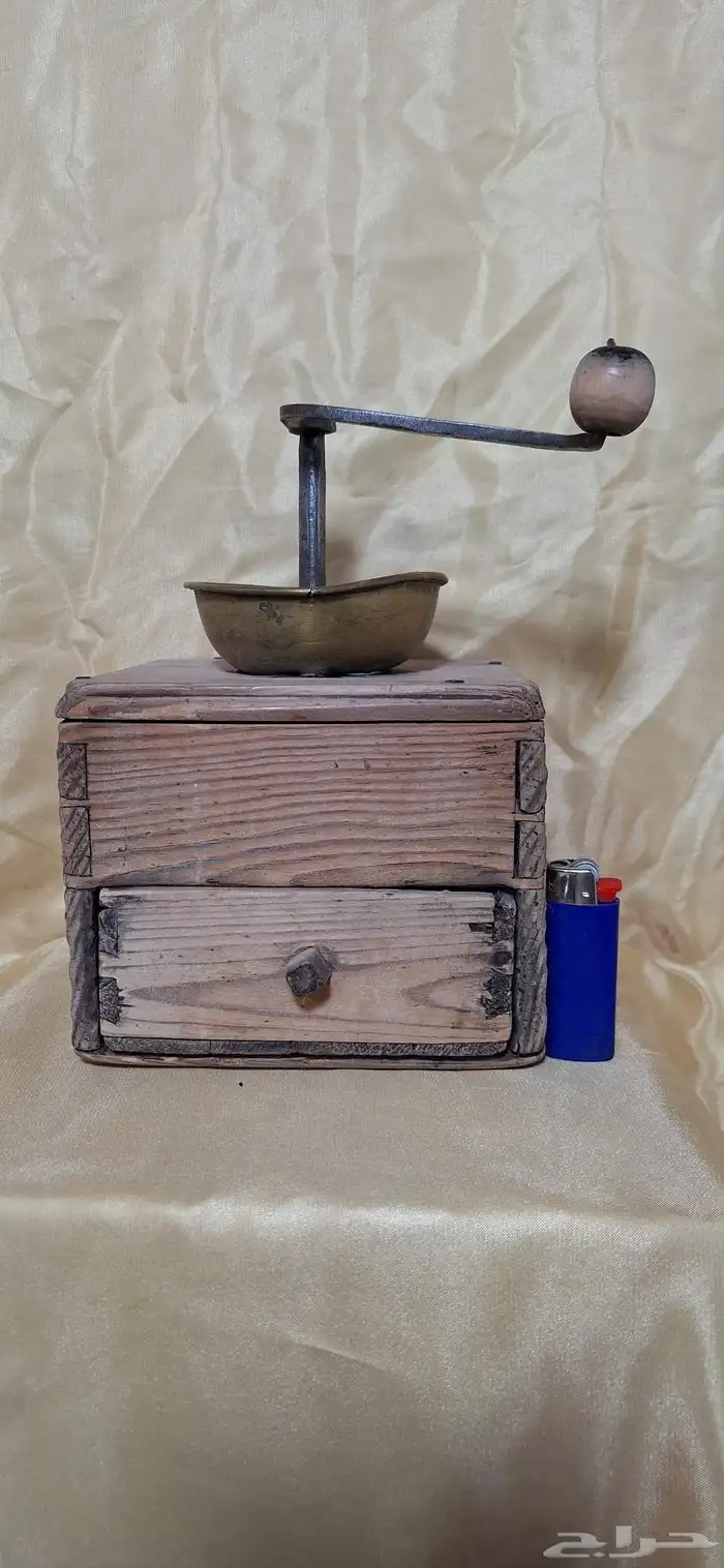 تحفة تراثية مطحنة قهوة يدوية نحاس 3