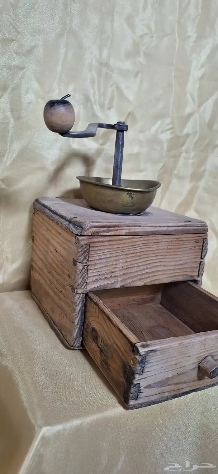 تحفة تراثية مطحنة قهوة يدوية نحاس 4