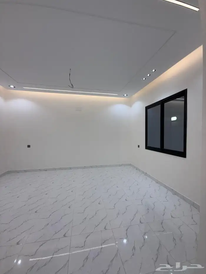 للبيع شقه دور ارضي بحوش واسع بسعر 550 الف شمال الخميس 9