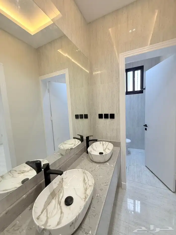 للبيع روف علوي مع ملحق تشطيبات فاخره مقابل نادي ضمك 18