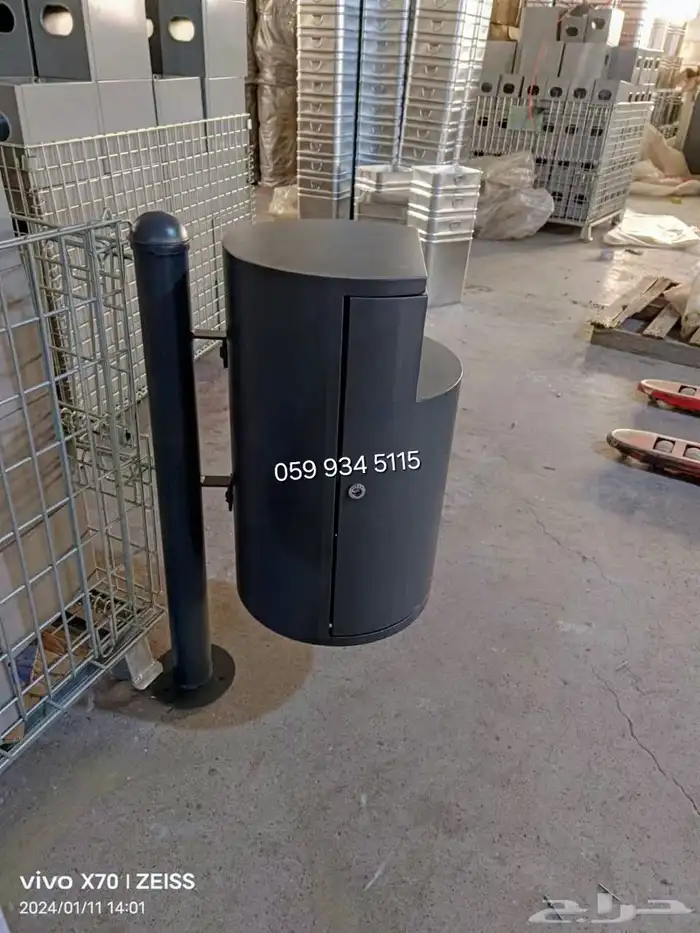 علب القمامة الصناعية المثبتة على عمود معدني 8