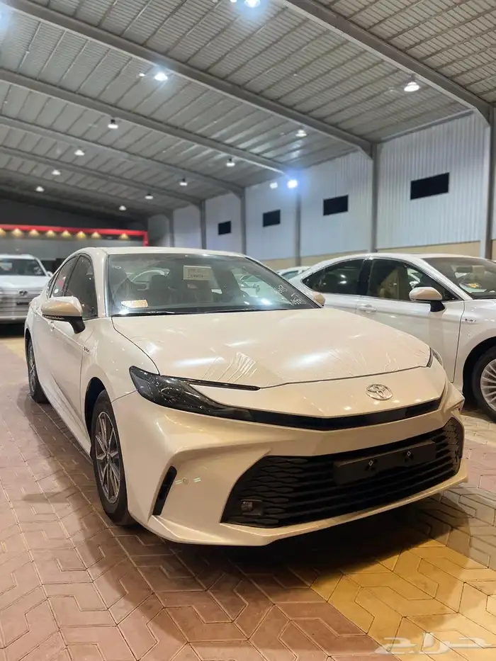 كامري 2025 E ابيض استاندر مطور   عرض خاص اقل سعر فالسوق بطاق 2