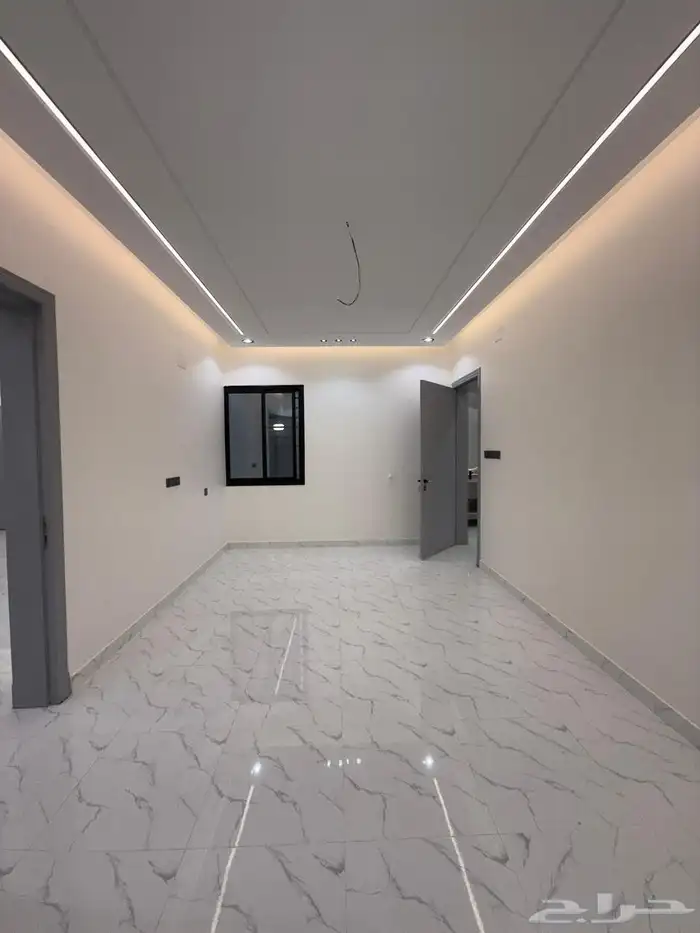 للبيع شقه دور ارضي بحوش واسع بسعر 550 الف شمال الخميس 5