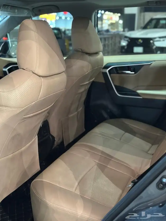 تويوتا راف فور 2025 XLE فل كامل شبه الجديد 6