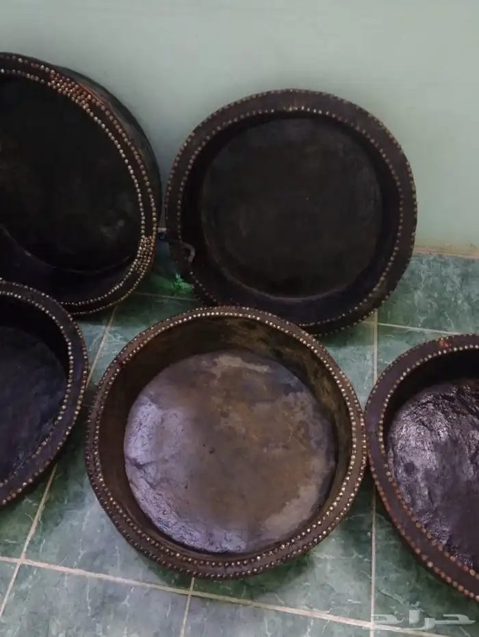 صحاف للبيع قديمه لها اكثر من 30 سنه لم تستخدم. 5