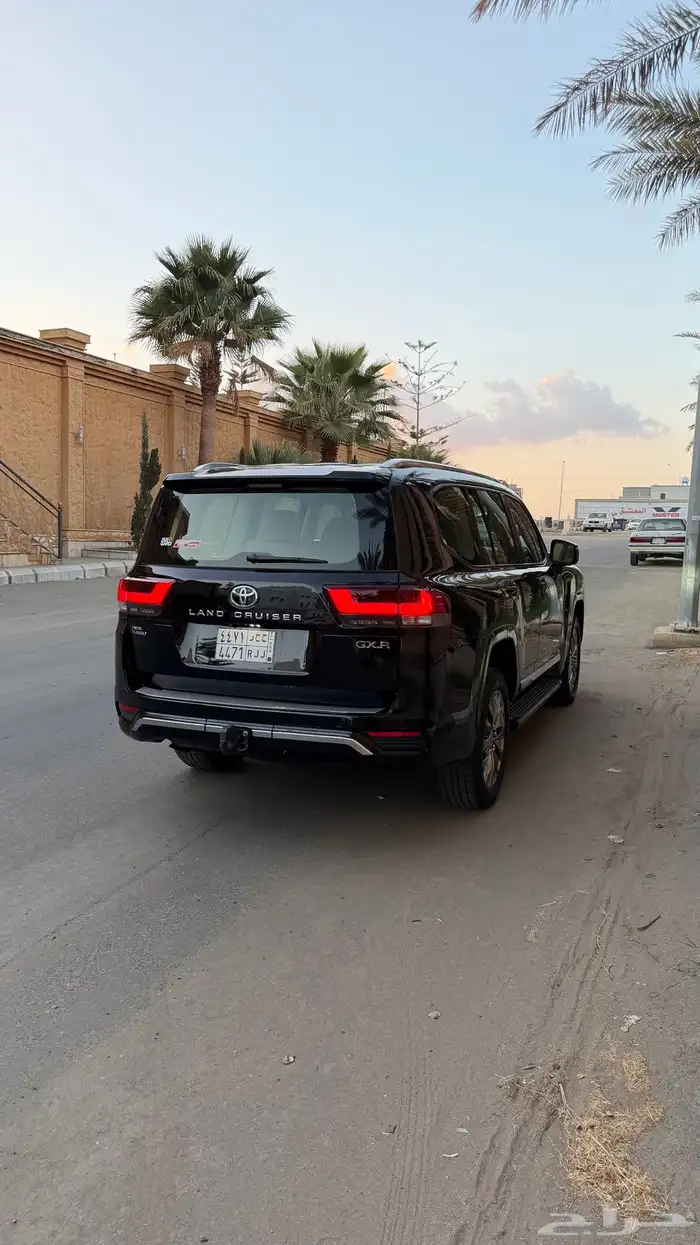 لاندكروزر 2023 فل كامل L3 5