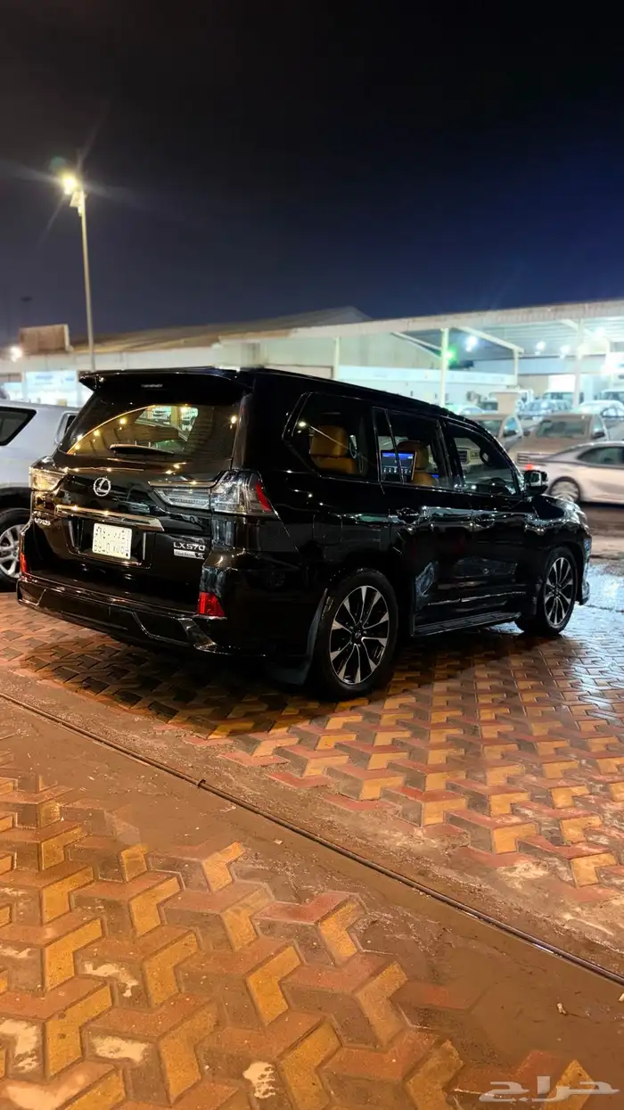 جيب لكزس 2021 بلاك اديشن للبيع 3