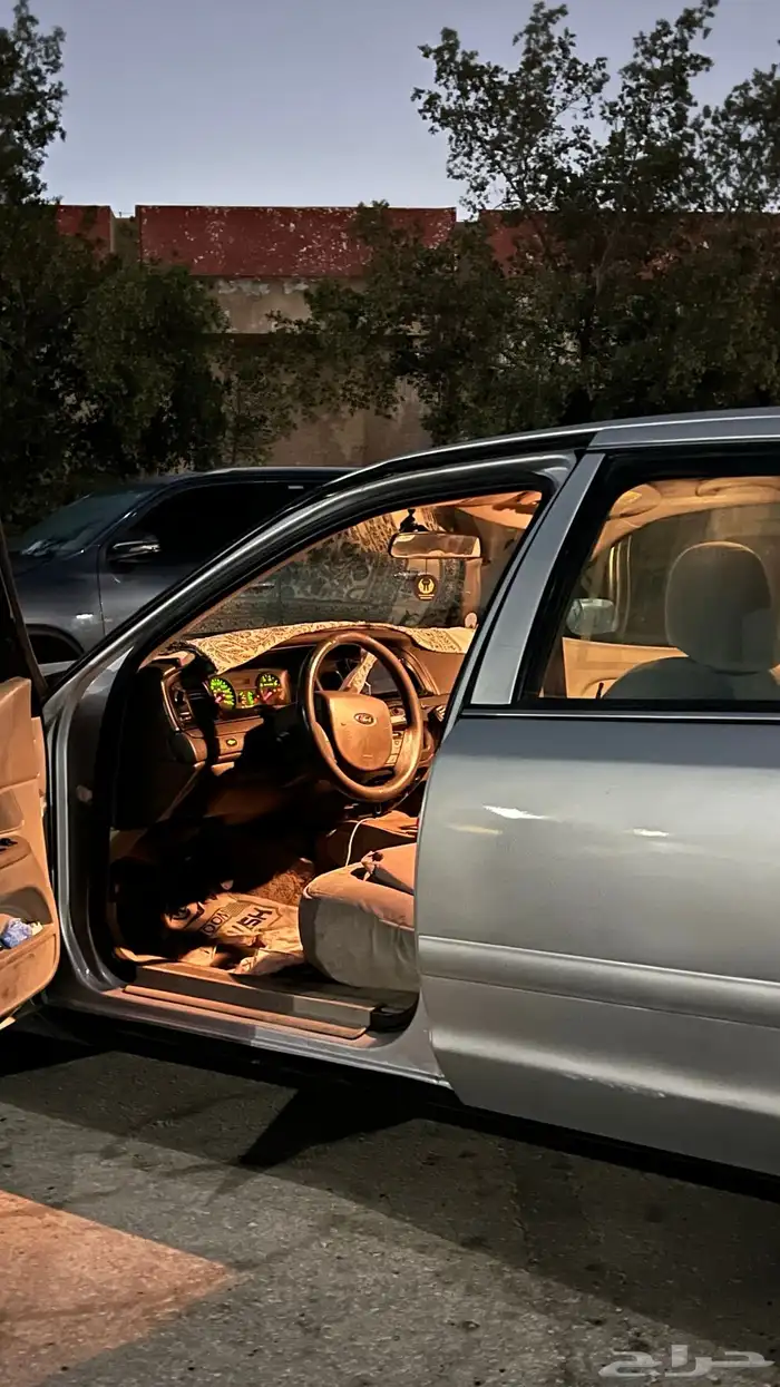 للبيع فورد كراون فكتوريا 2006 1