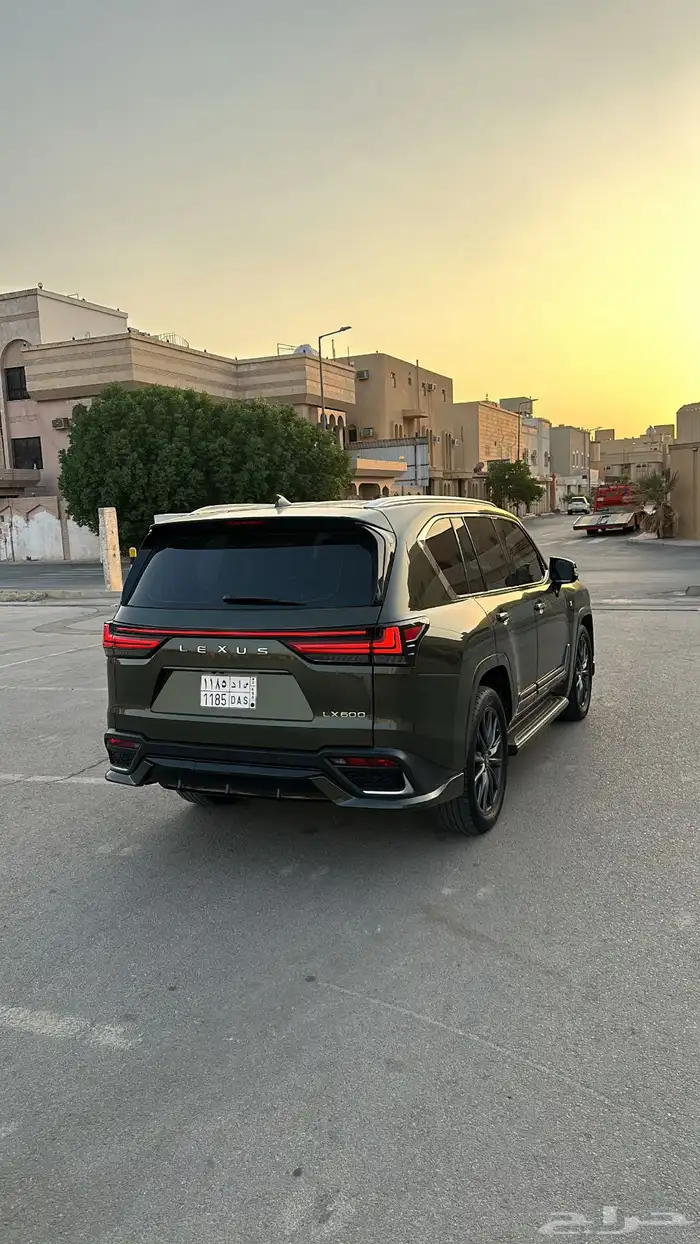 للبيع لكزس lx600 اف سبورت 0