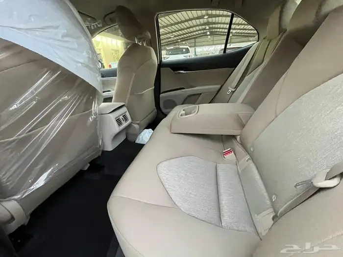 كامري 2024 LE طيس سعودي أصفار لون ابيض و فضي - استلام فوري 12