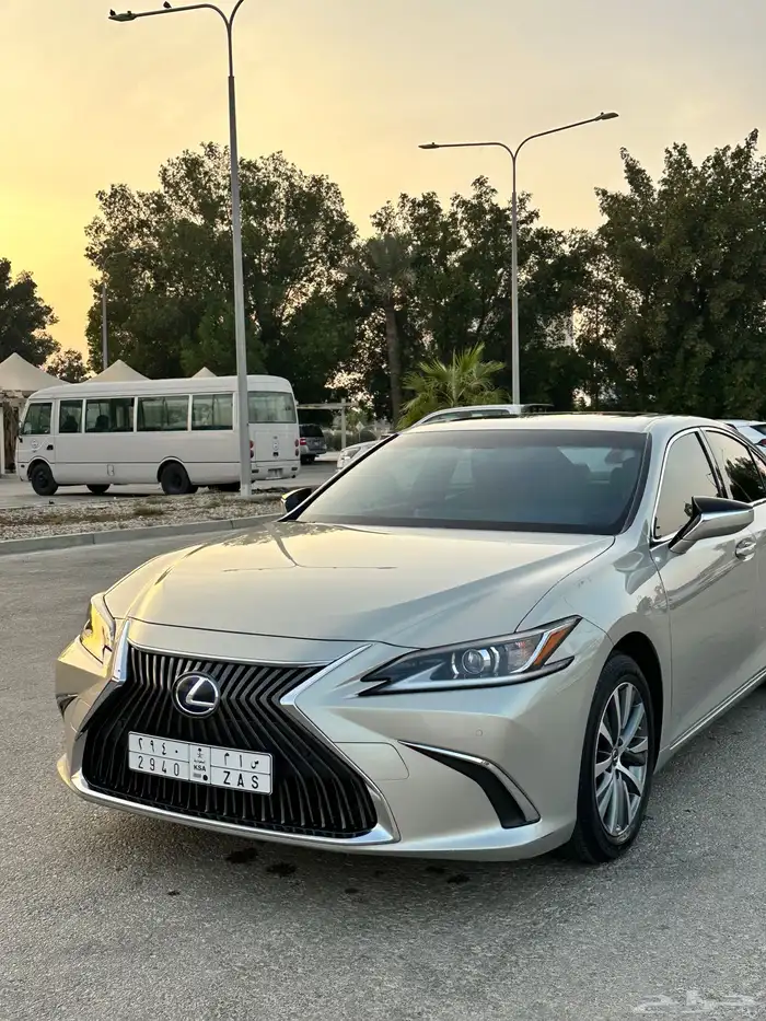 لكزس ES300h هايبرد 2021 بحالة الوكالة سعودي 1