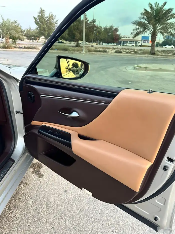 لكزس ES300h هايبرد 2021 بحالة الوكالة سعودي 33