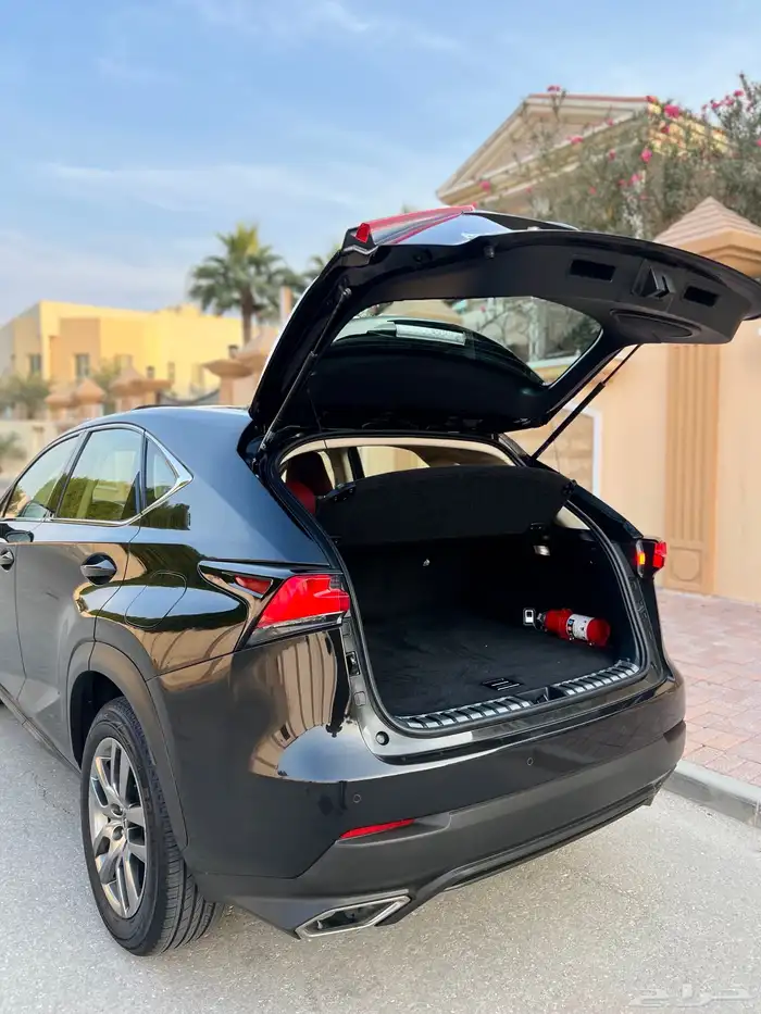 لكزس NX300 قمة النظافة 2020 ممشى قليل بحالة الوكالة 50