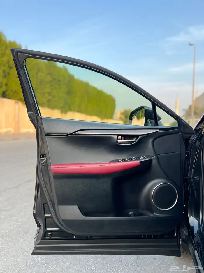 لكزس NX300 قمة النظافة 2020 ممشى قليل بحالة الوكالة 17