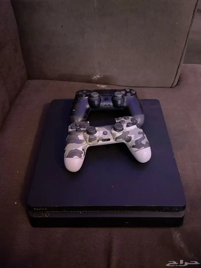 بلاستيشن 4الاصلي يجي معه شريط قراند 0