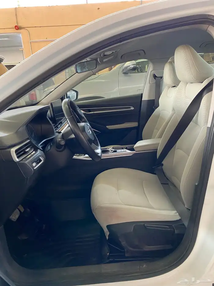 (( يوجد لدينا مجموعه من جيلي امجراند 2023 فل كامل و استاندر 25