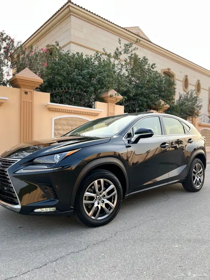 لكزس NX300 قمة النظافة 2020 ممشى قليل بحالة الوكالة 0