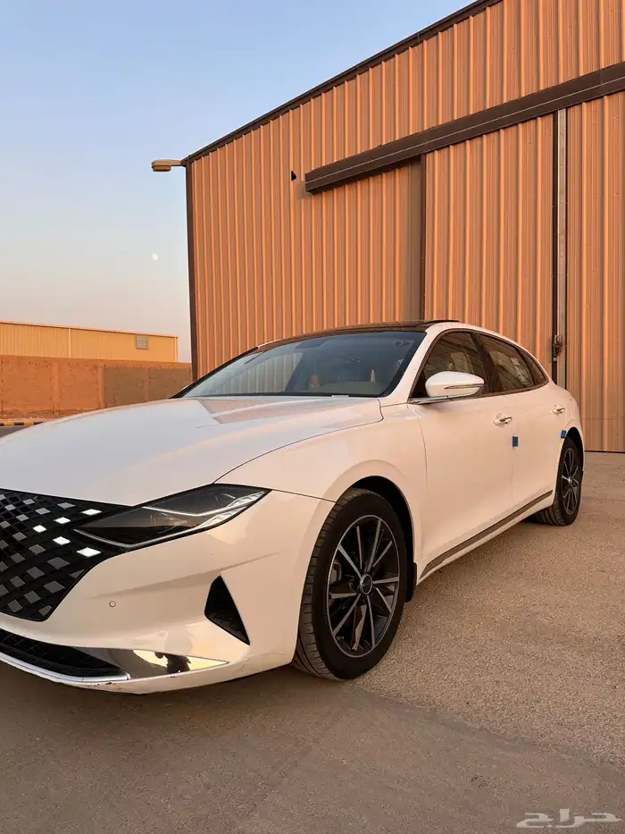 هيونداي أزيرا 2023 سمارت بحالة الوكالة 4