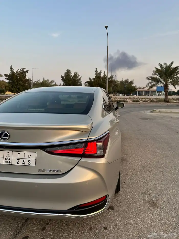 لكزس ES300h هايبرد 2021 بحالة الوكالة سعودي 9