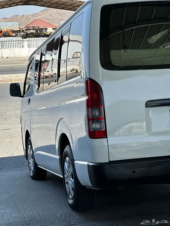 باص هاس تايوتا مديل 2006 بنزين 9