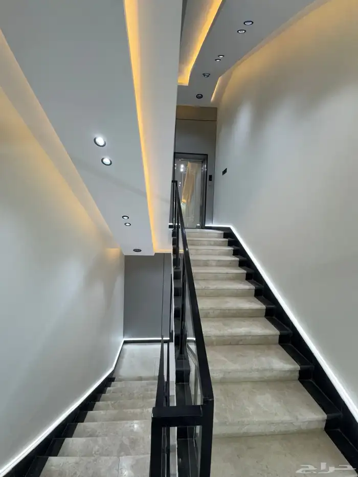 للبيع شقق تمليك علوي مع سطح خاص ومصعد شغال قرب ممشا الراقي 1