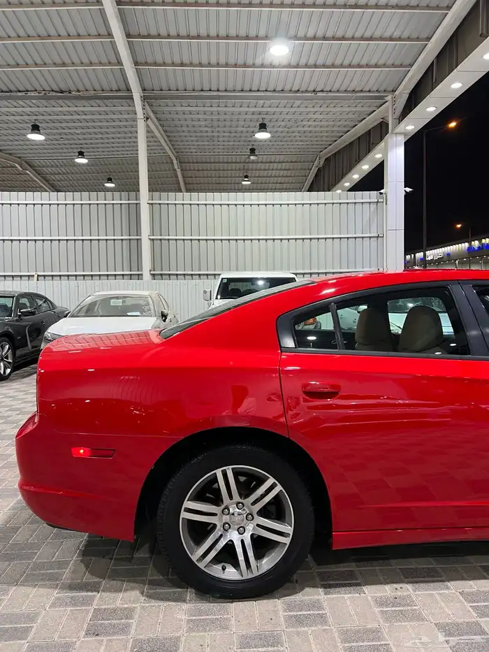 للبيع دوج تشارجر 2014 مالك اول نظيف 10