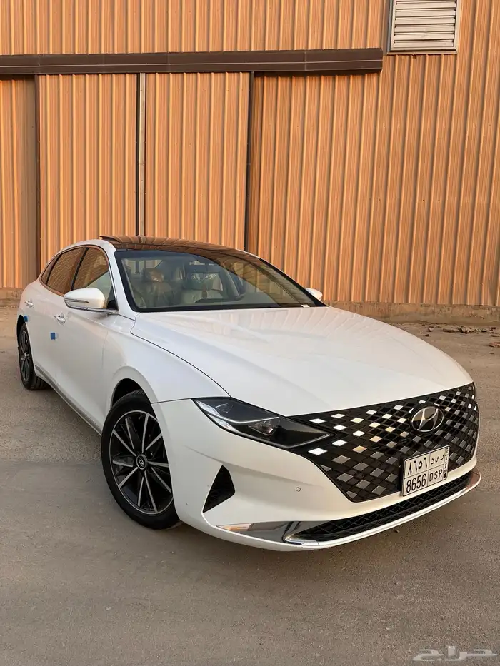 هيونداي أزيرا 2023 سمارت بحالة الوكالة 19