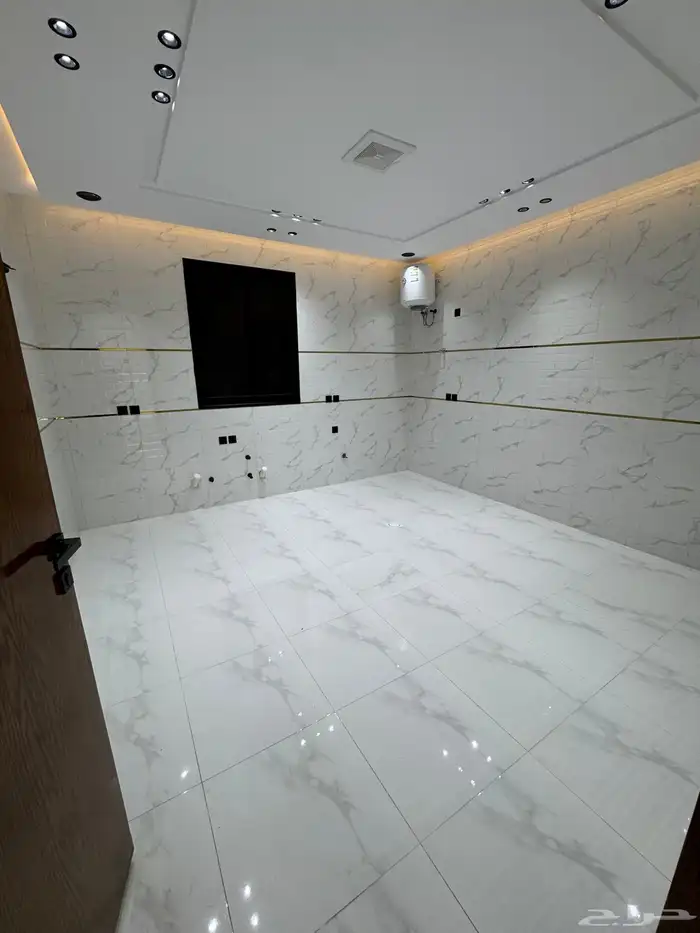 للبيع شقق تمليك علوي مع سطح خاص ومصعد شغال قرب ممشا الراقي 7