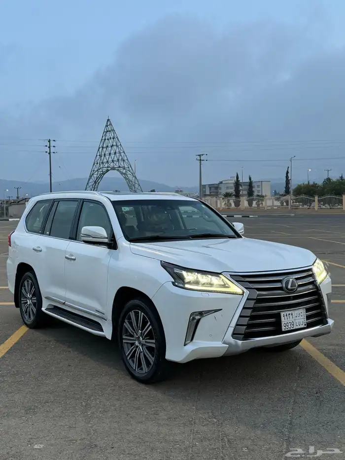 لكزس 2016 دفعه ثانيه بريمي شبه وكاله ماشي قليل 1