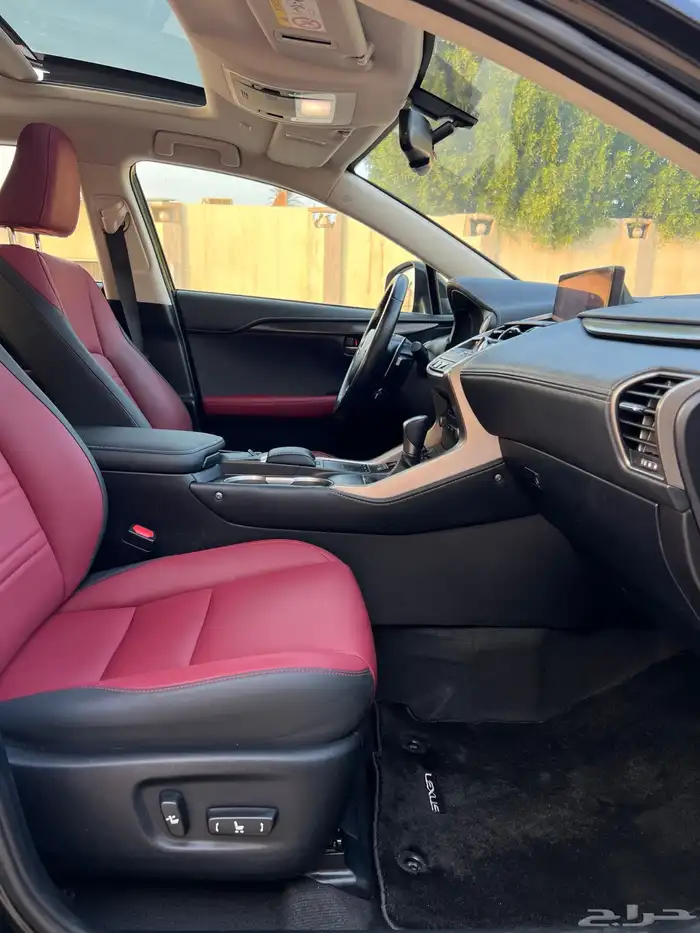 لكزس NX300 قمة النظافة 2020 ممشى قليل بحالة الوكالة 43