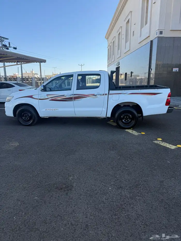 هايلكس 2015 GLX فل كامل عبدالطيف جميل 6