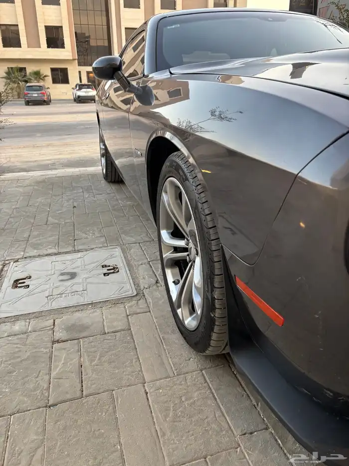 دوج تشالنجر R T 2022 5.7 امريكي لوحات دبي 4