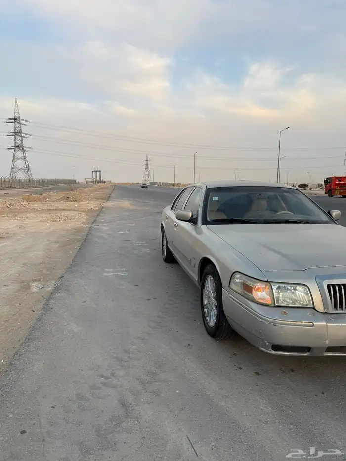 للبيع فورد جراند ماركيز 2010 2