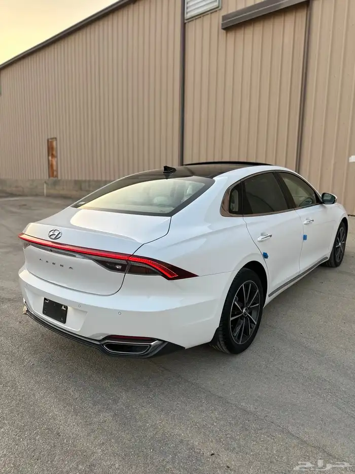 هيونداي أزيرا 2023 سمارت بحالة الوكالة 16