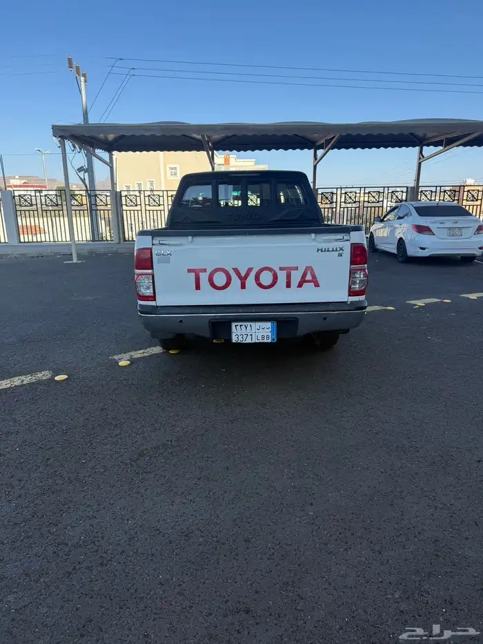 هايلكس 2015 GLX فل كامل عبدالطيف جميل 7